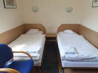 Мотели Motel Comet Пжезмерово Двухместный номер с 2 отдельными кроватями-1